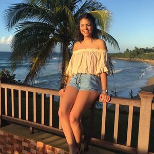 Meet your Posher, Yanira